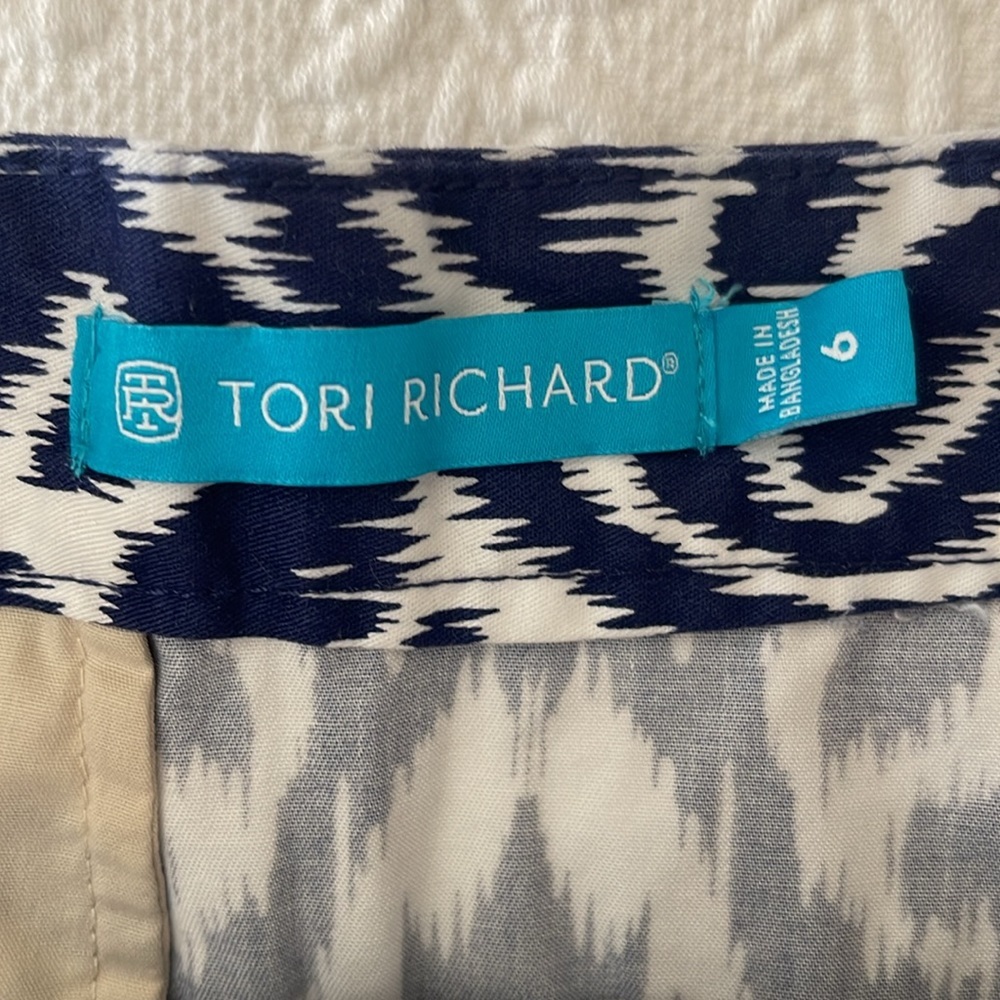 Mini skirt from Tori Richard in size 6 - Picture 3 of 7